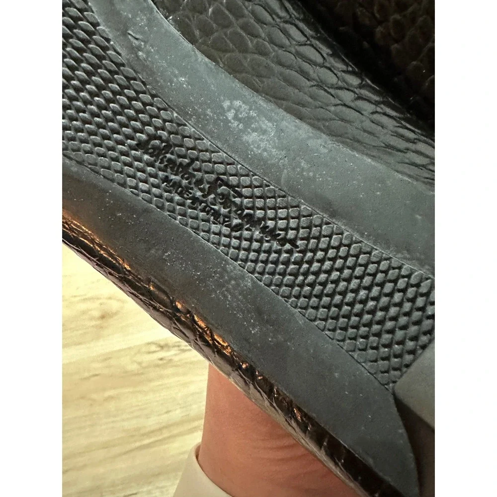 Vintage Salvatore Ferragamo Boutique Croc-embossed Leather Pumps made in Italy